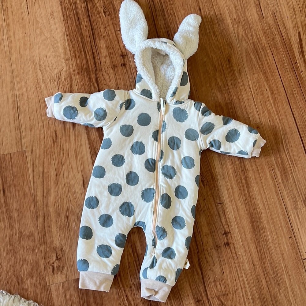 Fluffy bunny bodysuit Size 6-12